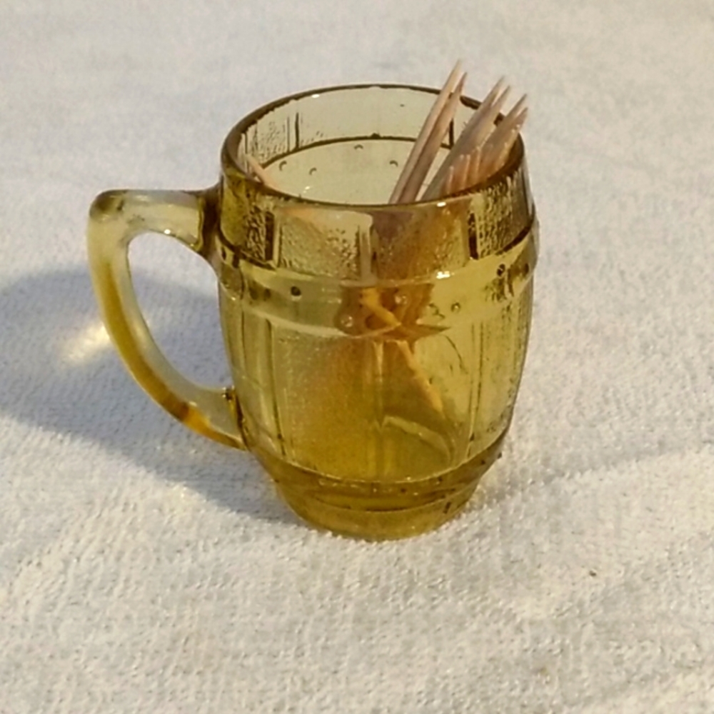 Amber glass whiskey barrel shaped shot glass handle toothpick holder